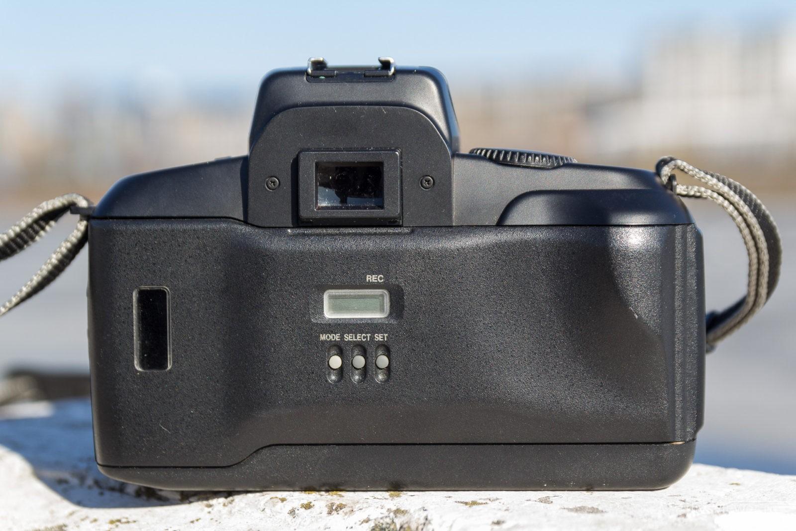 Canon EOS 750QD вид на заднюю панель и датер