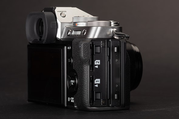 Fujifilm X T5 SD card slots